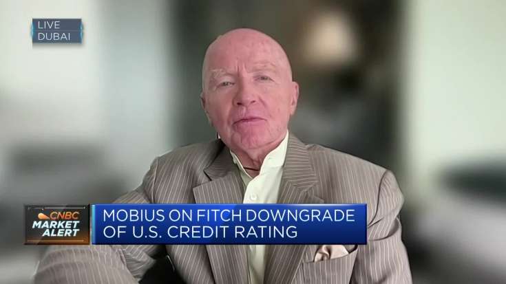 Mark Mobius says investors will diversify away from U.S. and into equities after Fitch downgrade